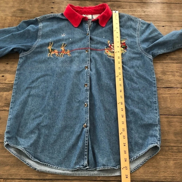 Vintage Nutcracker Denim Embroidered Christmas Santa Sleigh Bear Button Up Shirt - Picture 8 of 9